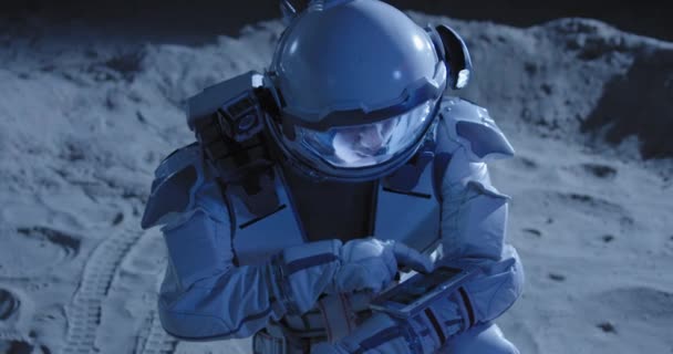 Astronaut gibt Daumen hoch — Stockvideo