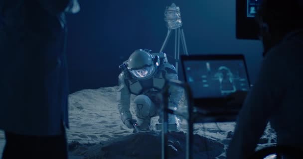 Astronot dan ilmuwan pengujian sampel koleksi — Stok Video
