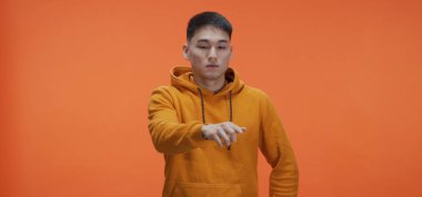 genç adam fikir sahip olmak