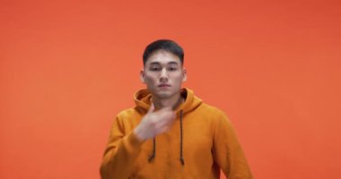 genç adam fikir sahip olmak