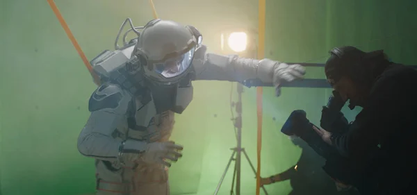 Girare una scena con un astronauta — Foto Stock