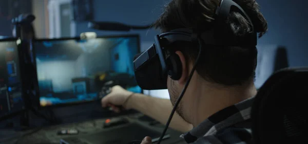 Developer playing a VR game or simulator — Stok fotoğraf