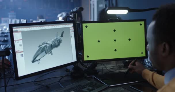 Цифровой художник, работающий над 3D графикой — стоковое видео