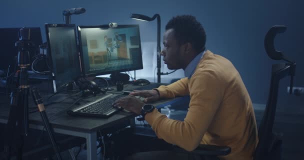 Artista digital trabajando en una película de animación — Vídeos de Stock
