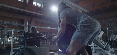 Tekerlekli sandalyedeki adam için antrenör