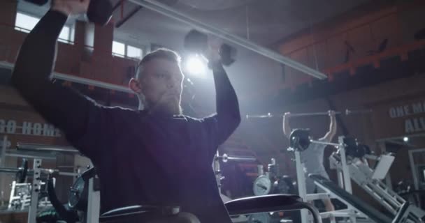 Wheelchair man lifting weight in gym — Stock Video