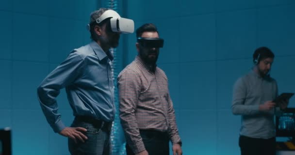 Engineers using VR glasses in workplace — Stock Video