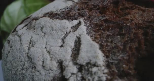 Pão castanho acabado de fazer — Vídeo de Stock