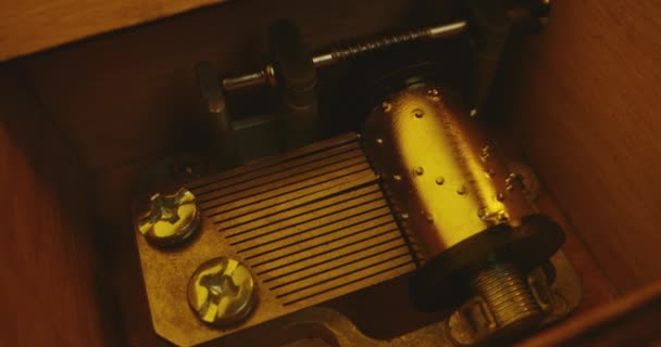 Vintage music box in operation — Stock Video