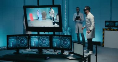 Bilim adamı vr teknolojisi kullanıyor