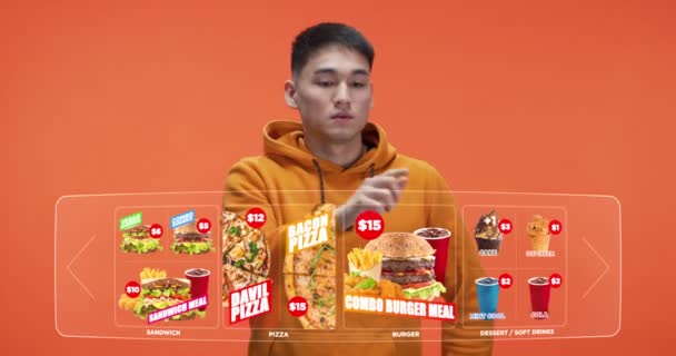 Remaja memilih makanan cepat saji secara online — Stok Video