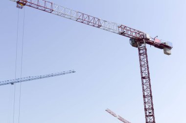 Vinç ağır maddeleri yatay olarak taşıyor