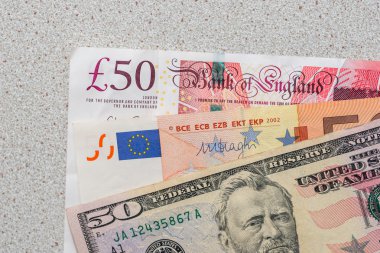 pound, euro, dolar üstünde okul sırası