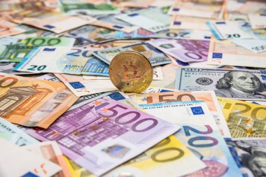 Bitcoin dolar ve euro banknot üzerinde