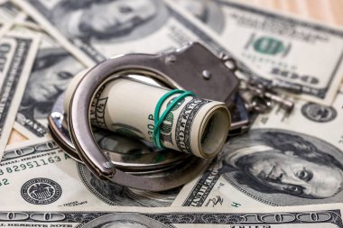 suç kavramı - kelepçe ve Doları