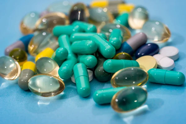 Медичні Таблетки Ізольовані Синьому — стокове фото