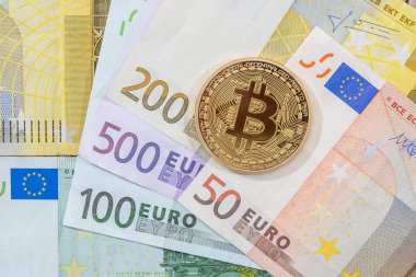 Kripto yeni para birimi euro banknot üzerinde. iş kavramı
