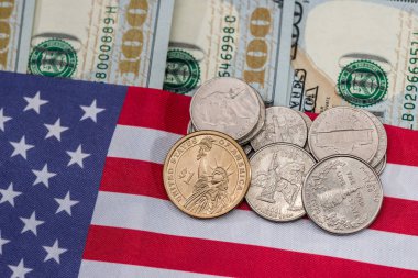 ABD bayrağı dolarlarına ve madeni para ile. Makro