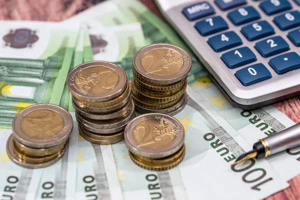 Notas 100 Euros Com Caneta Moeda Calculadora — Fotografia de Stock