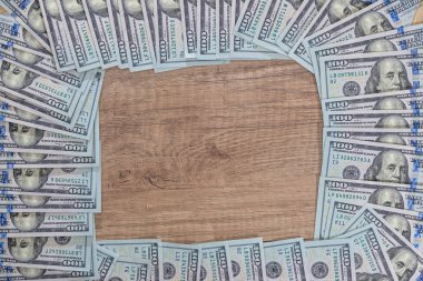 arka plan olarak birçok ABD dolalr banknotlar.