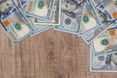 bize dolar üst od ahşap masa.