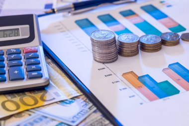 İş grafiği ile euro dolar. yakın çekim.