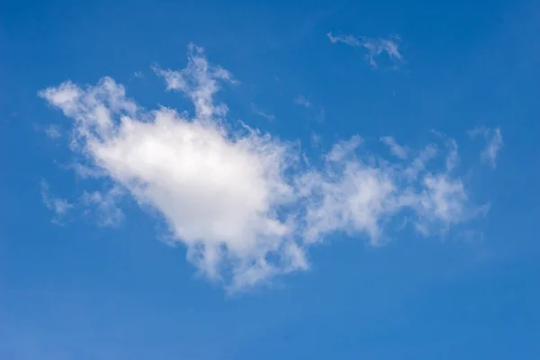 Céu Azul Com Nuvem Branca — Fotografia de Stock