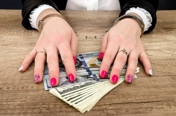 Kvinnors Händer Handbojor Med Dollar Händerna — Stockfoto