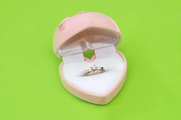 Mariage Bague Coffret Cadeau Rose Fond Vert — Photo