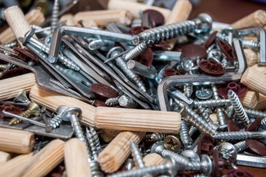 Mobilya montaj yukarıya kapatmak