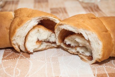 reçelli çörek. kruvasan