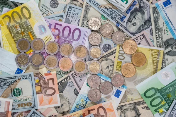 Seta Com Moedas Fundo Dólares Notas Euro — Fotografia de Stock