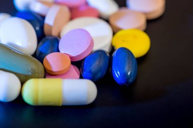 Eczane arka plan - hap isolatedon siyah