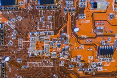 Arka turuncu bilgisayar devre panosunu makro çekim