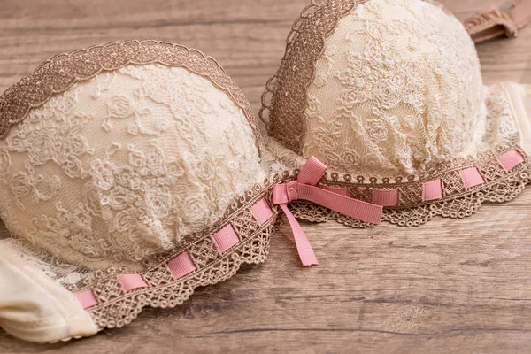 Bej renkli şık sütyen detay