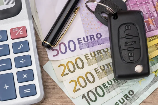 Banconote Euro Con Chiave Dell Auto Calcolatrice — Foto Stock