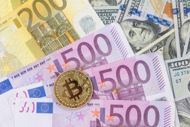 dolar ve euro banknot ile bitcoin