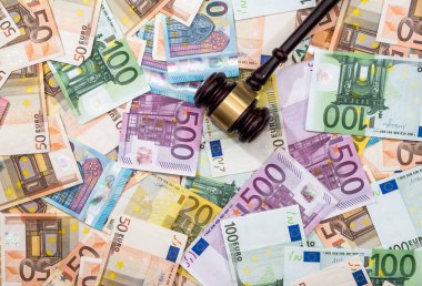 Yargıç çekiç euro faturalarında
