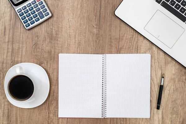 Espaço Trabalho Xícara Café Com Laptop Folha Branco — Fotografia de Stock