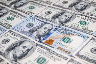 yeni ve eski 100 Amerikan Doları faturaları arka plan olarak