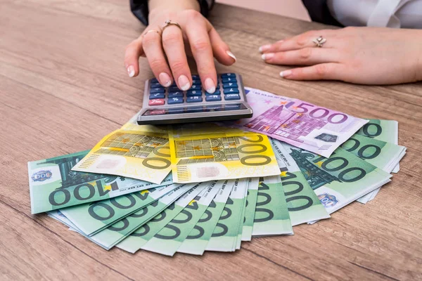 Vrouw Met 100 Euro Rekeningen Geld Concept — Stockfoto
