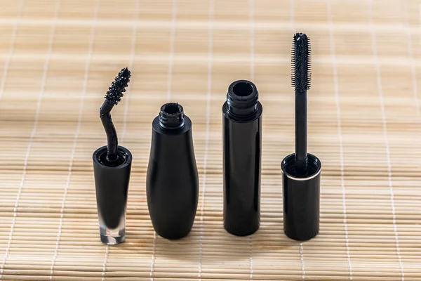 Due Paia Mascara Nero Con Pennello Applicatore — Foto Stock