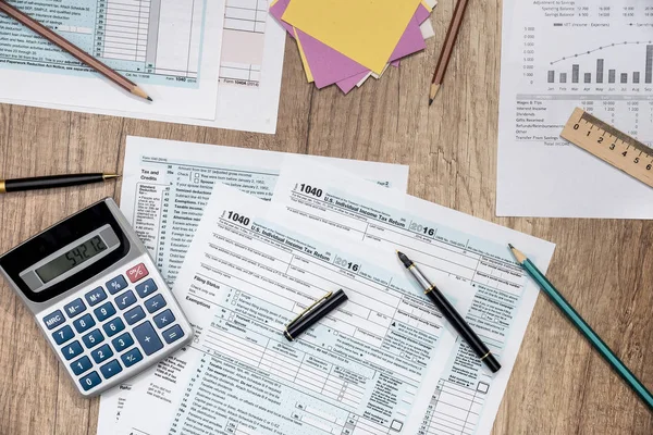 Zapisywanie Koncepcja Formularz Podatkowy Budżet Notatnik Długopis Kalkulator — Zdjęcie stockowe