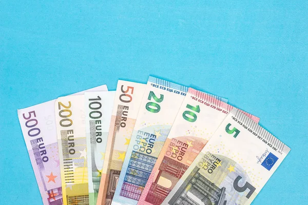 Πλήρες Σύνολο Τραπεζογραμματίου Ευρώ Που Απομονώνονται Μπλε Φόντο — Φωτογραφία Αρχείου