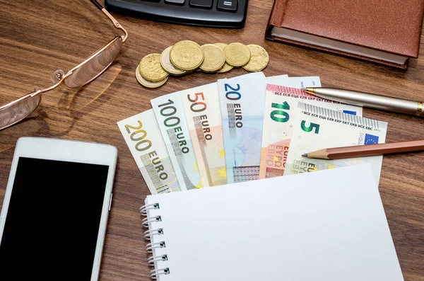 Порожня Блокнот Євро Гроші Мобільний Калькулятор Ручка Столі — стокове фото