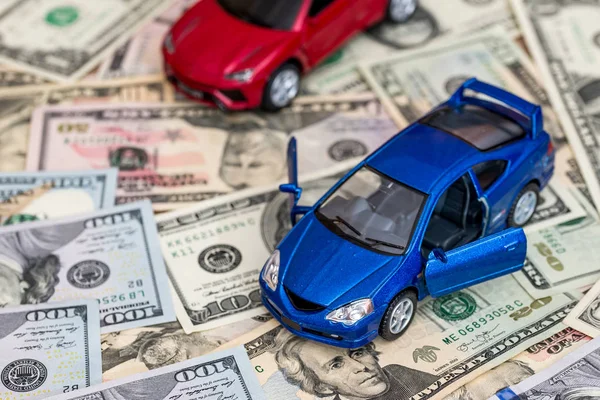 Rote Und Blaue Autos Mit Dollar — Stockfoto