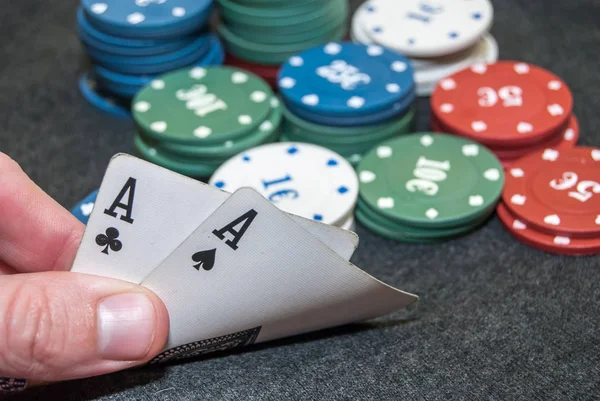Par Ases Com Fichas Para Poker — Fotografia de Stock