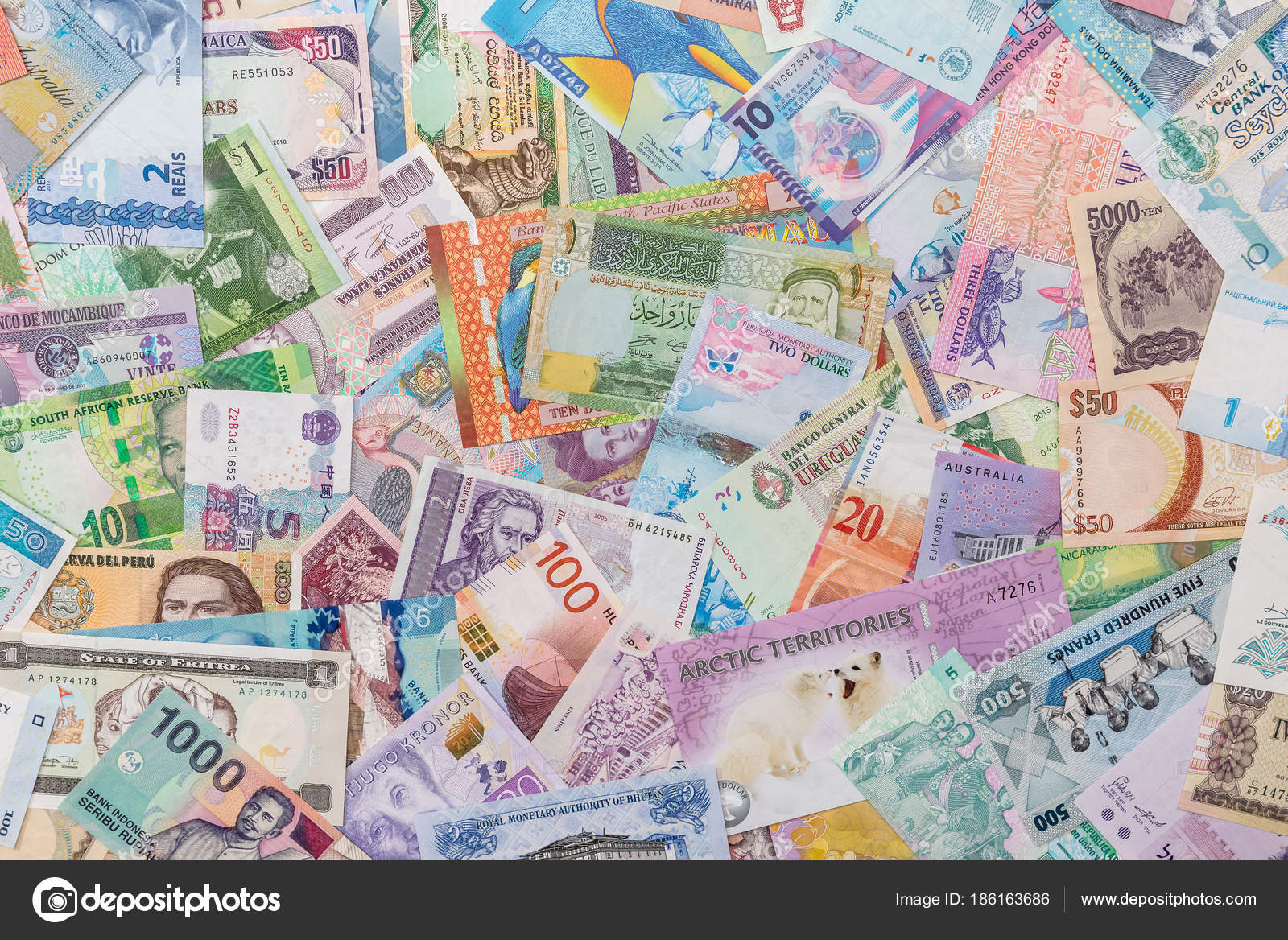 从世界各地收集的各种货币和纸币——图库图片© alfexe #186163686