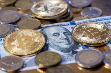 Bitcoin Doları banknot ve cent ile