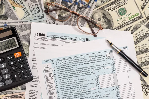 税概念1040税形式和金钱 — 图库照片